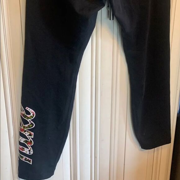 Nike Women's Sportswear 7/8 Femme Leggings Floral Logo CU5342-010 AUTHENTIC - Picture 1 of 6